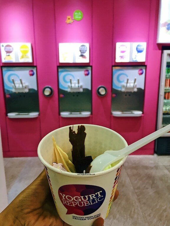 Yogurt Republic (Seminyak), 1. Warung Babi Ibu Oka, 2. Naughty Nuri’s, 3. Pawon Pasundan, 4. Cafe Pomegranate, 5. Monkeys Cuisine, 6. Green Ginger (Tutup), 7. Betelnut Cafe, 8. Petitenget, 9. Restoran Rondji, 10. Restoran L’Assiette (Tutup), 11. Nook (Kerobokan), 12. Ultimo Italian Restaurant (Kerobokan), 13. Pison Coffee (Kerobokan), 14. Biku (Kerobokan), 15. Lawn Canggu, 16. Potato Head (Kerobokan), 17. Finns beach Club (Canggu), 18. La Plancha (Seminyak), 19. Ulu Cliffhouse (Pecatu), 20. KYND COMMUNITY (Kerobokan), 21. Warung Mak Beng (Sanur), 22. Gusto Gelato (Seminyak), 23. Massimo Restaurant (Sanur), 24. RivaReno Gelato Bali (Kerobokan), 25. Yogurt Republic (Seminyak), 26. Nalu Bowls (Pecatu), 27. Waroeng Kampoeng (Jimbaran), 28. Warung Nasi Ayam Bu Oki (Jimbaran), 30. Warung Kayu Manis (Denpasar), 31. Warung Men Gara (Mengwi), 32. Warung Nasi Tekor Bali (Denpasar), 33. Warung makan nikmat halal (Kuta), 34. Rujak uma bali (Denpasar), 35. Pronto Pizza (Kuta), 36. Pink Tempong (Kuta), 37. Donat Lio (Denpasar), 38. Waroeng Soerabi Bandoeng 101 (Kuta), 39. Ronde Nusa Kambangan (Denpasar), 40. Gado Gado Ibu Lulu (Kerobokan), 41. Mie Bandung (Denpasar), 42. Warung Bunana, 44. Ulekan, 45. Sinamon Bali, 46. Cuca Restaurant, 47. Folie Kitchen & Pâtisserie, 48. Yogurt Republic, 49. Vincent Nigita Patisserie, 50. Sayuri Healing Food, 51. Nasi Campur Warung Mek Juwel, 52. Confiture de Bali, 53. Zest Ubud, 54. Yogurt Yogi, 55. Sawobali Cake & Coffee Shop, 56. Bella by Sage, 57. The Amora Bali Restaurant, 58. D’ Alas Warung, 59. The Wijaya Kusuma, 60. Café Seafood Bakar Jimbaran, 61. Ngiring Ngwedang, 62. Mentari Restoran Bedugul, 63. Restoran Bebek Tepi Sawah Ubud, 64. The Lookout Resto & Bar, 65. The Kelusa, 66. Wantilan Resataurant, 67. Bali Buda, 68. Samani Resto, 69. The Sayan House, 70. Swept Away, 71. El Kabron, 72. Ke-Pi-Tu, 73. CasCades Restaurant