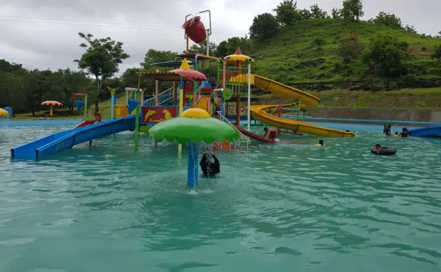 Kolam renang anak dengan berbagai wahana permainan, Informasi Umum, Objek Wisata Keluarga Diana Waterpark, Sarana Diana Waterpark, Harga Tiket Masuk Diana Waterpark, Jam Operasional
