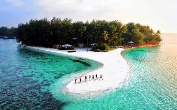 Liburan Murah ke Karimunjawa, Memulai Perjalanan dari Semarang, Menuju Jepara, Menyeberang ke Karimunjawa, Jalan-Jalan Menggunakan Motor untuk Liburan Murah ke Karimunjawa, Liburan Murah ke Karimunjawa dengan Menginap di Homestay