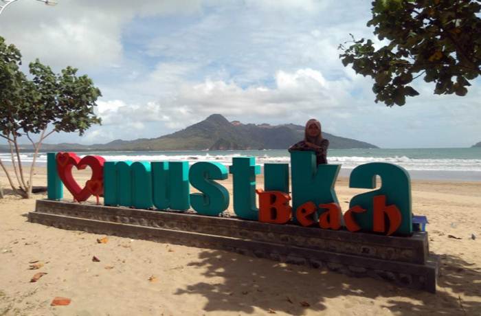Pantai Mustika Pancer via Instagram.com @fitriana ari, 1. Pantai Boom, 2. Pantai Plengkung , 3. Pantai Wedi Ireng , 5. Pantai Batu, 7. Pantai Grajagan , 8. Pantai Watu Dodol, 9. Pantai Teluk Hijau, 10. Pantai Pulau Merah, 11. Pantai Trianggulasi, 12. Pantai Sukamade, 13. Pantai Rajegwesi, 14. Pantai Pancur, 15. Pantai Parang Kursi, 16. Pantai Ngagelan, 17. Pantai Cacalan, 18. Pantai Bangsring, 19. Pantai Cemara, 20. Pantai Palukuning, 21. Pantai Perpat, 22. Pantai Bomo, 23. Pantai Jatisari, 24. Pantai Sobo Banyuwangi, 25. Pantai Dermaga Cinta, 26. Pantai Mustika Pancer, 27. Pantai Parang Ireng