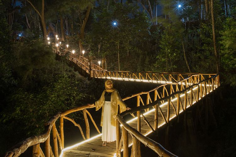 Songgolangit Sukorame via Kompas - Tempat Wisata di Jogja Terbaru 2022, 1. Nanggulan Kulonprogo, 2. Bukit Panguk Kediwung, 3. Ayunan Langit Watujaran, 4. Pule Payung, 5. Songgolangit Sukorame