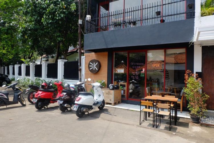 3K Coffee via Pergikuliner - cafe di Kemang, 1. dia.lo.gue, 2. Anomali Coffee Kemang, 3. Eighty Nine Kemang, 4. Komunal 88 Cilandak, 5. Langit Seduh Selatan Kemang, 6. 1/15 Coffee, 7. Suasanakopi, 8. Alenia Papua Coffee &amp; Kitchen, 9. 7Speed Coffee, 10. Coffeewar, 11. Chief Coffee Kemang, 12. THREE K COFFEE, 13. Goni Coffee, 14. Kopi Cat Cafe, 15. Antipodean Coffee, 16. MOREAU Chocolatier’s Coffee, 17. Bukan Ruang, 18. Ecaps, 19. Nomi Coffee