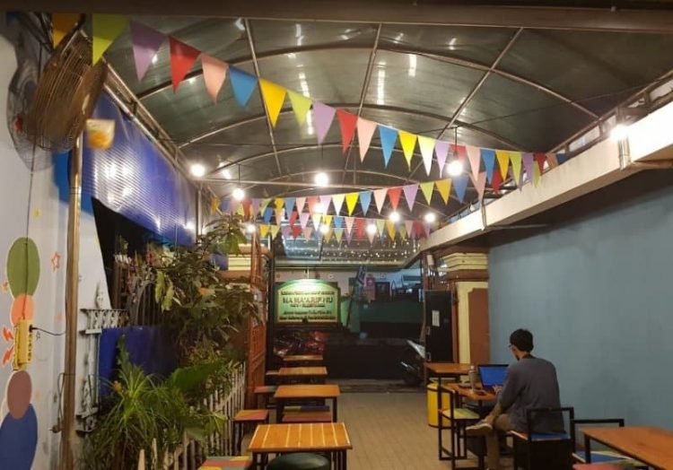 AVA CAFE via Google My Business - Tempat Nongkrong di Blitar, 1. Sweet Pea Cafe, 2. Sam Bistro, 3. Kakao Terang Bulan, 4. Dapur Roti, 5. Kuning Kitchen and Cafe, 6. Warung Bu Tia Sirah Kencong, 7. Kedai Kopi Abah, 8. Sego Contong, 9. Fajar Bakery &amp; Café, 10. Exo Ice Cream &amp; Coffee, 11. Friends Coffee House, 12. Cokelat Semoet Gelato , 13. Pempek Mamak Sanankulon, 14. Fx Labs Cafe n Resto, 15. Rollaas Café, 16. Redbox Cafe, 18. Tam Tree Blitar, 19. Nash Fern Cafe n Cake, 20. Route 55 Cafe (Tutup), 21. D’Pochi Cafe, 22. Cafe 17 Blitar, 23. Mahkota Coffee, 24. Waroeng Bale Bale (Tutup), 25. Trijaya Cafe, 26. Ron’s Coffee, 27. The Java Coffee Classic, 28. COFFEE TOP Cafe and Resto (Tutup), 29. Djodo Cafe, 30. Cafe 999, 31. AVA CAFE, 32. Plato Kafe (Tutup), 33. JAVA COFFEE CLASSIC, 34. Maxi Brilliant Cafe