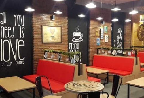 Cafe 27 , 1. Republik Dendy Cafe, 2. The Dome’s Cafe & Resto, 3. Refresho Kedai Kopi Kepatihan, 4. M.O.B Dine & Brew, 5. Foresthree Coffee Tulungagung, 6. Dulur kopi, 7. D’Java Coffee House, 8. House of Loods , 9. Rumah Putih Coffee House, 10. Hakui Stasiun, 11. BALE NYAWIDJI, 12. Blessing Cafe, 13. Sultan Cafe & Resto , 14. Secret Garden , 15. Waroeng Bima , 16. Cafe 27 , 17. PS Coffee & Kitchen, 18. The Echo’es Coffee & Eatery, 19. Halte Cafe, 20. Kedai Kosim, 21. Roemah Balle Coffee (Tutup Sementara), 22. Angkringan Tuan Muda, 23. New HideOut Coffee and Eatery, 24. Angelo Gelato , 25. Vanilla Cafe & Sushi , 26. Cafe & Resto Cerita Kita, 27. Kono Coffee , 28. Premio Cafe & Bakery (Tutup)