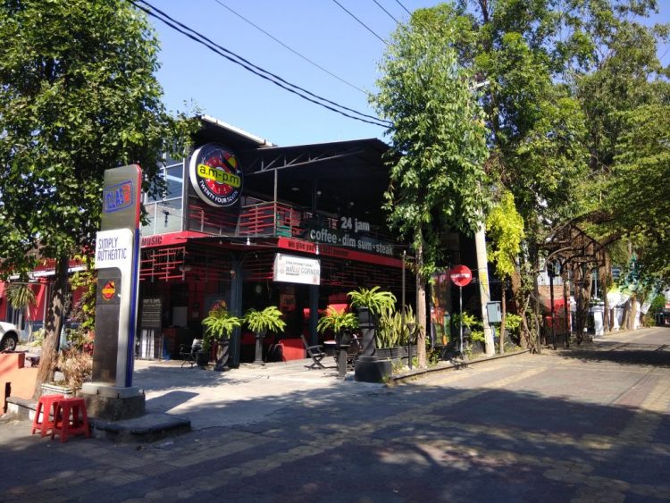 Cafe AM-PM via Popongopi, Tempat Ngopi di Solo Sampai Malam, Tempat Ngopi di The Park Solo, Tempat Ngopi yang Asik di Solo, Tempat Ngopi Siang Hari di Solo, Tempat Nongkrong di Solo Ada Wifi, Tempat Nongkrong di UMS Solo, Tempat Ngopi di Solo Lain