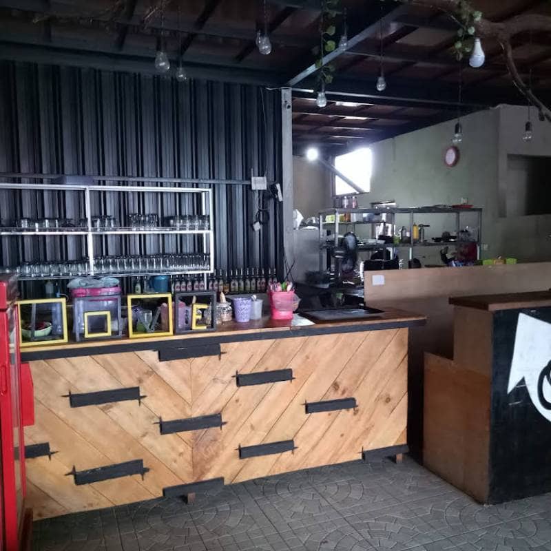 Cafe & Resto Cerita Kita, 1. Republik Dendy Cafe, 2. The Dome’s Cafe & Resto, 3. Refresho Kedai Kopi Kepatihan, 4. M.O.B Dine & Brew, 5. Foresthree Coffee Tulungagung, 6. Dulur kopi, 7. D’Java Coffee House, 8. House of Loods , 9. Rumah Putih Coffee House, 10. Hakui Stasiun, 11. BALE NYAWIDJI, 12. Blessing Cafe, 13. Sultan Cafe & Resto , 14. Secret Garden , 15. Waroeng Bima , 16. Cafe 27 , 17. PS Coffee & Kitchen, 18. The Echo’es Coffee & Eatery, 19. Halte Cafe, 20. Kedai Kosim, 21. Roemah Balle Coffee (Tutup Sementara), 22. Angkringan Tuan Muda, 23. New HideOut Coffee and Eatery, 24. Angelo Gelato , 25. Vanilla Cafe & Sushi , 26. Cafe & Resto Cerita Kita, 27. Kono Coffee , 28. Premio Cafe & Bakery (Tutup)