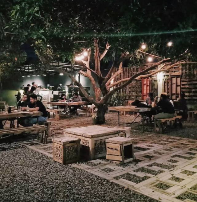 Kedai Tenda Daun via Soco, Tempat Nongkrong di Solo yang Murah, Tempat Nongkrong Romantis di Solo, Tempat Nongkrong Asyik di Solo, Tempat Nongkrong Solo Malam Hari, Tempat Nongkrong Enak di Solo, Tempat Nongkrong di Solo 24 Jam, Cafe Unik Solo, Tempat Nongkrong di Solo ada WiFi