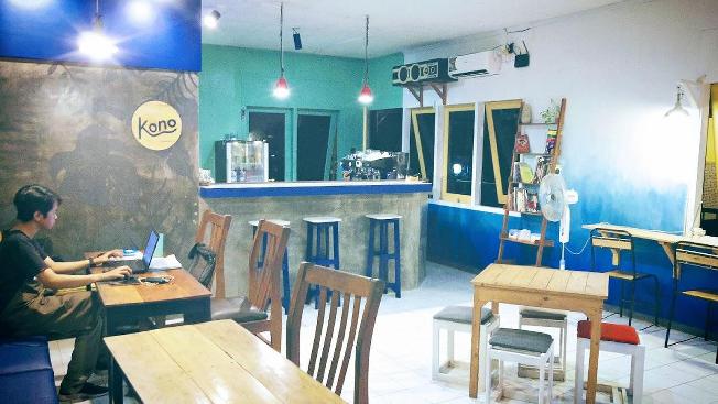 Kono Coffee via Restaurant, 1. Republik Dendy Cafe, 2. The Dome’s Cafe & Resto, 3. Refresho Kedai Kopi Kepatihan, 4. M.O.B Dine & Brew, 5. Foresthree Coffee Tulungagung, 6. Dulur kopi, 7. D’Java Coffee House, 8. House of Loods , 9. Rumah Putih Coffee House, 10. Hakui Stasiun, 11. BALE NYAWIDJI, 12. Blessing Cafe, 13. Sultan Cafe & Resto , 14. Secret Garden , 15. Waroeng Bima , 16. Cafe 27 , 17. PS Coffee & Kitchen, 18. The Echo’es Coffee & Eatery, 19. Halte Cafe, 20. Kedai Kosim, 21. Roemah Balle Coffee (Tutup Sementara), 22. Angkringan Tuan Muda, 23. New HideOut Coffee and Eatery, 24. Angelo Gelato , 25. Vanilla Cafe & Sushi , 26. Cafe & Resto Cerita Kita, 27. Kono Coffee , 28. Premio Cafe & Bakery (Tutup)