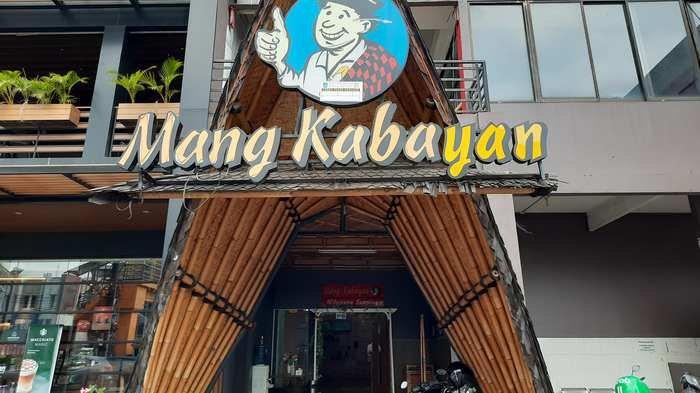 Mang Kabayan via Wartakota, 1. Rumah Makan Mang Engking, 2. Soto Bu Tjondro, 3. Bakso Hitam Pak Bewok atau Bakso Comberan, 4. Nasi Timbel Si Teteh, 5. Whats Up Depok Resto, 6. Takarajima, 7. Milan Pizzeria Cafe , 8. Warung Pasta Depok, 9. Pondok Laras , 10. Soerabi Enhaii, 11. Ayam Bakar Christina, 12. Mang Kabayan, 13. Green T, 14. Flamingo Cafe, 15. Bebek Tik Tok Van Depok (Tutup), 16. Kedai Es Pocong, 17. Daebak Fan Café (Tutup)   , 18. Saung Talaga Sawangan