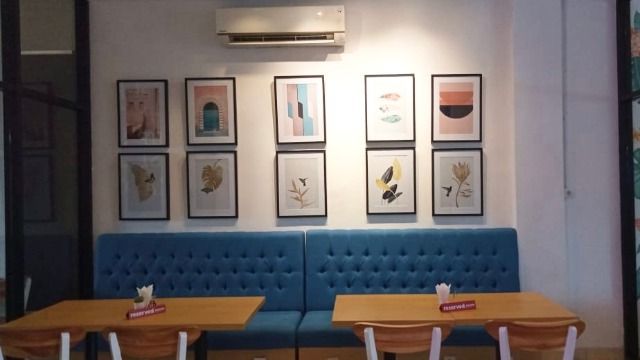 Meet/N/Work Coffee &amp; Eatery, 1. Warung Pasta, 2. Nominomi Delight, 3. Kedai Locale, 4. Upnormal Coffee Roasters Rawamangun, 5. Ropisbak Ghifari, 6. Ayam Kriwil Rawamangun, 7. Quiznos Rawamangun, 8. Pukul Satu Kopi Rawamangun, 10. Bittersweet By Najla Rawamangun, 11. KAFE KOPI AA, 12. Mbience Garden Bistro, 13. Jung Coffee, 14. Candlestick Coffee, 15. Seteras Coffee &amp; Eatery, 16. Kedai Seroja, 17. Simo Kopi Rawamangun, 18. Waltie’s Rooftop Cafe, 19. Kopi Nako Rawamangun, 18. Rumah Kongkow, 21. Portable Kitchen &amp; Lounge, 22. Meet/N/Work Coffee &amp; Eatery, 25. Sitti Kawwa Coffee &amp; Snack, 26. Anastomosis coffee, 27. Glasmacher Coffee, 28. Fore Coffee – Rawamangun