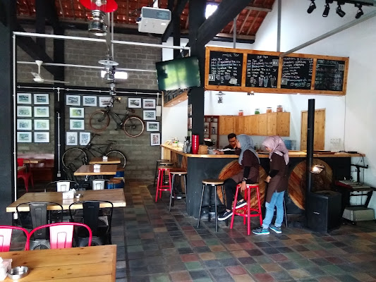 Roemah Balle Coffee via Apabuka, 1. Republik Dendy Cafe, 2. The Dome’s Cafe & Resto, 3. Refresho Kedai Kopi Kepatihan, 4. M.O.B Dine & Brew, 5. Foresthree Coffee Tulungagung, 6. Dulur kopi, 7. D’Java Coffee House, 8. House of Loods , 9. Rumah Putih Coffee House, 10. Hakui Stasiun, 11. BALE NYAWIDJI, 12. Blessing Cafe, 13. Sultan Cafe & Resto , 14. Secret Garden , 15. Waroeng Bima , 16. Cafe 27 , 17. PS Coffee & Kitchen, 18. The Echo’es Coffee & Eatery, 19. Halte Cafe, 20. Kedai Kosim, 21. Roemah Balle Coffee (Tutup Sementara), 22. Angkringan Tuan Muda, 23. New HideOut Coffee and Eatery, 24. Angelo Gelato , 25. Vanilla Cafe & Sushi , 26. Cafe & Resto Cerita Kita, 27. Kono Coffee , 28. Premio Cafe & Bakery (Tutup)