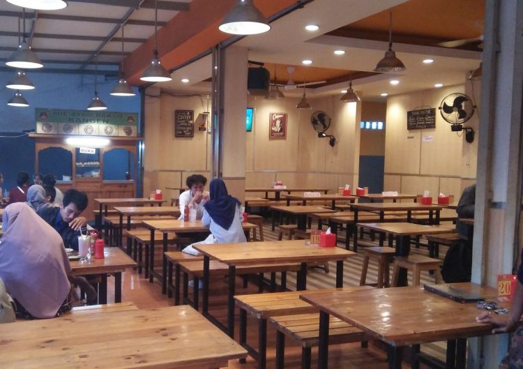 Ropisbak Ghifari, 1. Warung Pasta, 2. Nominomi Delight, 3. Kedai Locale, 4. Upnormal Coffee Roasters Rawamangun, 5. Ropisbak Ghifari, 6. Ayam Kriwil Rawamangun, 7. Quiznos Rawamangun, 8. Pukul Satu Kopi Rawamangun, 10. Bittersweet By Najla Rawamangun, 11. KAFE KOPI AA, 12. Mbience Garden Bistro, 13. Jung Coffee, 14. Candlestick Coffee, 15. Seteras Coffee &amp; Eatery, 16. Kedai Seroja, 17. Simo Kopi Rawamangun, 18. Waltie’s Rooftop Cafe, 19. Kopi Nako Rawamangun, 18. Rumah Kongkow, 21. Portable Kitchen &amp; Lounge, 22. Meet/N/Work Coffee &amp; Eatery, 25. Sitti Kawwa Coffee &amp; Snack, 26. Anastomosis coffee, 27. Glasmacher Coffee, 28. Fore Coffee – Rawamangun