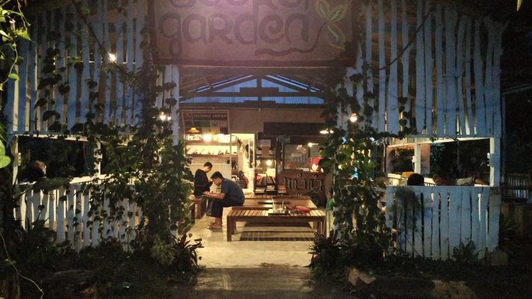 Secret Garden via Restaurant Guru, 1. Republik Dendy Cafe, 2. The Dome’s Cafe & Resto, 3. Refresho Kedai Kopi Kepatihan, 4. M.O.B Dine & Brew, 5. Foresthree Coffee Tulungagung, 6. Dulur kopi, 7. D’Java Coffee House, 8. House of Loods , 9. Rumah Putih Coffee House, 10. Hakui Stasiun, 11. BALE NYAWIDJI, 12. Blessing Cafe, 13. Sultan Cafe & Resto , 14. Secret Garden , 15. Waroeng Bima , 16. Cafe 27 , 17. PS Coffee & Kitchen, 18. The Echo’es Coffee & Eatery, 19. Halte Cafe, 20. Kedai Kosim, 21. Roemah Balle Coffee (Tutup Sementara), 22. Angkringan Tuan Muda, 23. New HideOut Coffee and Eatery, 24. Angelo Gelato , 25. Vanilla Cafe & Sushi , 26. Cafe & Resto Cerita Kita, 27. Kono Coffee , 28. Premio Cafe & Bakery (Tutup)