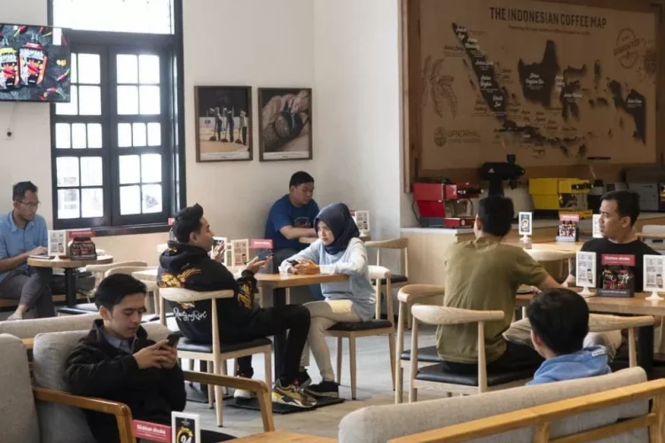 Upnormal Coffee Roasters Rawamangun, 1. Warung Pasta, 2. Nominomi Delight, 3. Kedai Locale, 4. Upnormal Coffee Roasters Rawamangun, 5. Ropisbak Ghifari, 6. Ayam Kriwil Rawamangun, 7. Quiznos Rawamangun, 8. Pukul Satu Kopi Rawamangun, 10. Bittersweet By Najla Rawamangun, 11. KAFE KOPI AA, 12. Mbience Garden Bistro, 13. Jung Coffee, 14. Candlestick Coffee, 15. Seteras Coffee &amp; Eatery, 16. Kedai Seroja, 17. Simo Kopi Rawamangun, 18. Waltie’s Rooftop Cafe, 19. Kopi Nako Rawamangun, 18. Rumah Kongkow, 21. Portable Kitchen &amp; Lounge, 22. Meet/N/Work Coffee &amp; Eatery, 25. Sitti Kawwa Coffee &amp; Snack, 26. Anastomosis coffee, 27. Glasmacher Coffee, 28. Fore Coffee – Rawamangun