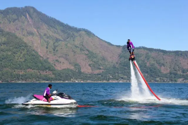 WAhana flyboarding di Danau Batur via GoogleMaps @Toya Devasya, Natural Hot Spring, 1. Gunung Batur, 2. Danau Batur, 3. Museum Geopark Batur Kintamani, 4. Sukawana Sunrise Spot, 5. Gunung Abang Kintamani, 6. Hutan Pinus Glagahlinggah Lestari, 7. Puncak Indrakila Trunyan, 8. Toya Devasya Hotspring Waterpark &amp; Camping Ground, 9. Pura Segara Ulun Danu Batur, 10. Tirta Pancoran Solas Pura Pelisan, 11. Desa Wisata Bayung Gede, 12. Desa Penelokan, 13. Pinggan Sunrise Spot, 14. Air Terjun Langgahan, 15. Penelokan View Point, 16. Batur Natural Hot Spring, 17. Desa Adat Penglipuran, 18. Resto Apung Kedisan, 19. Montana del Café, 20. Tegukopi