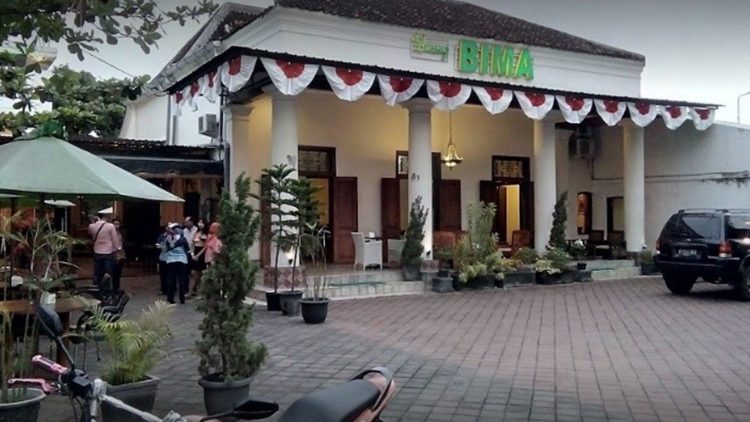 Waroeng Bima, 1. Republik Dendy Cafe, 2. The Dome’s Cafe & Resto, 3. Refresho Kedai Kopi Kepatihan, 4. M.O.B Dine & Brew, 5. Foresthree Coffee Tulungagung, 6. Dulur kopi, 7. D’Java Coffee House, 8. House of Loods , 9. Rumah Putih Coffee House, 10. Hakui Stasiun, 11. BALE NYAWIDJI, 12. Blessing Cafe, 13. Sultan Cafe & Resto , 14. Secret Garden , 15. Waroeng Bima , 16. Cafe 27 , 17. PS Coffee & Kitchen, 18. The Echo’es Coffee & Eatery, 19. Halte Cafe, 20. Kedai Kosim, 21. Roemah Balle Coffee (Tutup Sementara), 22. Angkringan Tuan Muda, 23. New HideOut Coffee and Eatery, 24. Angelo Gelato , 25. Vanilla Cafe & Sushi , 26. Cafe & Resto Cerita Kita, 27. Kono Coffee , 28. Premio Cafe & Bakery (Tutup)