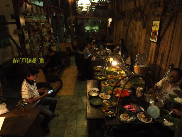 Wedangan Pendopo - Tempat Nongkrong di Solo, Tempat Nongkrong di Solo yang Murah, Tempat Nongkrong Romantis di Solo, Tempat Nongkrong Asyik di Solo, Tempat Nongkrong Solo Malam Hari, Tempat Nongkrong Enak di Solo, Tempat Nongkrong di Solo 24 Jam, Cafe Unik Solo, Tempat Nongkrong di Solo ada WiFi