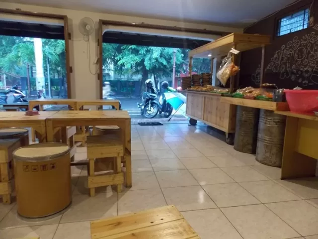 Wedangan Radjiman via Mysukmanablog.wordpresscom - Tempat Nongkrong di Solo, Tempat Nongkrong di Solo yang Murah, Tempat Nongkrong Romantis di Solo, Tempat Nongkrong Asyik di Solo, Tempat Nongkrong Solo Malam Hari, Tempat Nongkrong Enak di Solo, Tempat Nongkrong di Solo 24 Jam, Cafe Unik Solo, Tempat Nongkrong di Solo ada WiFi