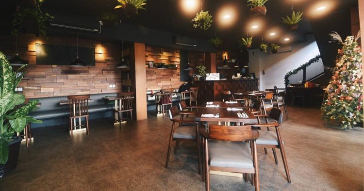 9/11 Café Denpasar, 1. Potato Head Beach Club, 2. La Brisa Canggu, 3. La Plancha, 4. Livingstone, 5. Kopi Zeen, 6. Seniman Coffee Studio, 7. Revolver Seminyak, 8. Sisterfields Cafe, 9. Mrs Sippy Bali, 10. KYND Community, 11. 9/11 Café Denpasar, 12. Coffee Cartel, 13. La Laguna, 14. Vue Beach Club atau LV8, 15. Lazy Cat Ubud, 16. Folk Pool & Gardens, 17. Sea Breeze Nusa Ceningan, 18. Da Maria, 19. Titik Temu, 20. Kim Soo Home, 21. Karakter Kopi Bali, 22. The Alleyway Cafe, 23. Folie Patisserie, 24. The Fat Turtle, 25. Buro (Non Halal), 26. The Slow Kitchen and Bar, 27. Panama Kitchen & Pool, 28. Neon Palms, 29. Sea Vu Play