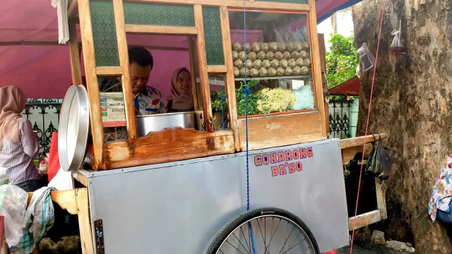 Bakso Gondrong via Kumparan, 1. Warung Bakso Menot Wonogiri, 2. Bakso Titoti, 3. Bakso Solo Samrat, 4. Nikki Bakso Daging Sapi, 5. Bakso Gondrong, 6. Mie Ayam Bakso Yunus, 7. Bakso JWR Express Kemang, 8. Candik Ayu Bakso Rahayu, 9. Bakso Urat Pak Unyil, 10. Bakso Boedjangan, 11. A Fung Baso Sapi Asli