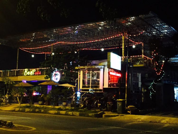 Ben’s Cafe via Twitter, 1. Champion Cafe Medan, 2. Coffee Hitam Putih, 3. Sosmed Cafe Abdullah Lubis, 4. Serayu Coffee, 5. Coffee Box Palang Merah, 6. Ben’s Cafe (Tutup Sementara), 7. Opal Coffee, 8. Jinjit Coffee and bistro, 9. Macehat Coffee, 10. The L.Co Coffee, 11. Lekker Urban Food House Putri Hijau, 12. The Thirty-Six , 13. Desadesa Resto, 14. Cafe Rumah Pohon, 15. Kito Garden Cafe & Resto, 16. Opal Coffee, 17. D’Raja Coffee, 18. Roemah Kopi Wak Noer, 19. Junction Cafe, 20. Brothers Cafe, 21. Tropical Rooftop, 22. House of Brew, 23. Monk’s Coffee Roasters, 24. Kalasua Coffee and Eatery, 25. L’Tropico by Haban, 26. The Edge Restaurant, 27. Lavender The Purple, 28. At Pound, 29. Vulcanic Resto & Bar, 30. Level 02 Rooftop, 31. Purezza Cafe ( Non Halal), 32. Kinley Bistro, 33. Me & Coffee Works, 34. TableTop Board Game Cafe, 35. Kopi Kok Tong Siantar, 36. Kohi91, 37. Arata Coffee, 38. Havana Cafe, 39. Cafe Jalan Semarang