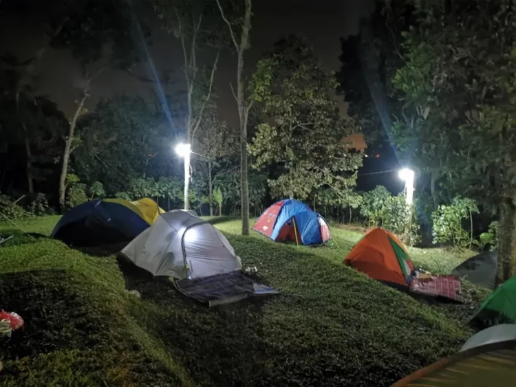 Bumi Perkemahan Lumbung Wit-Witan via Worldorgs, 1. Puncak Bayangan Gunung Penanggungan, 2. Lentera Camp Trawas, 3. Bumi Perkemahan Air Terjun Dlundung, 4. Alas Pelangi, 5. Bumi Perkemahan Lumbung Wit-Witan, 6. Gartenhutte Camp Ground, 7. Obis Camp, 8. Sasana Krida Jatijejer, 9. Abhimata Camp Site, 10. Alas Veenuz Trawas, 11. Camping Ground Wanawisata Bernah de Vallei, 12. Selotapak Camp