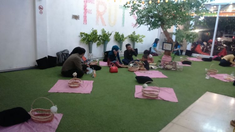 Cafe Frut’s , Tempat Makan Enak di Surabaya, Tempat Makan Berupa Cafe di Surabaya, Tempat Wisata di Surabaya , Oleh-oleh Khas Surabaya , Makanan Khas Surabaya 
