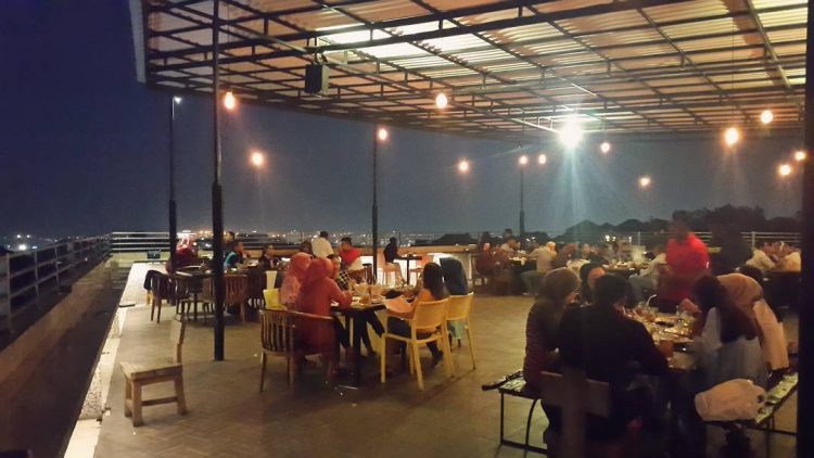 Cafe Rooftop Mary Anne via Jatenglive - tempat ngopi Semarang, Tempat Ngopi Murah di Semarang, Tempat Ngopi Enak di Semarang, Tempat Ngopi di Semarang 24 Jam, Cafe di Semarang yang Romantis, Restoran di Semarang, Tempat Ngopi Hits di Semarang