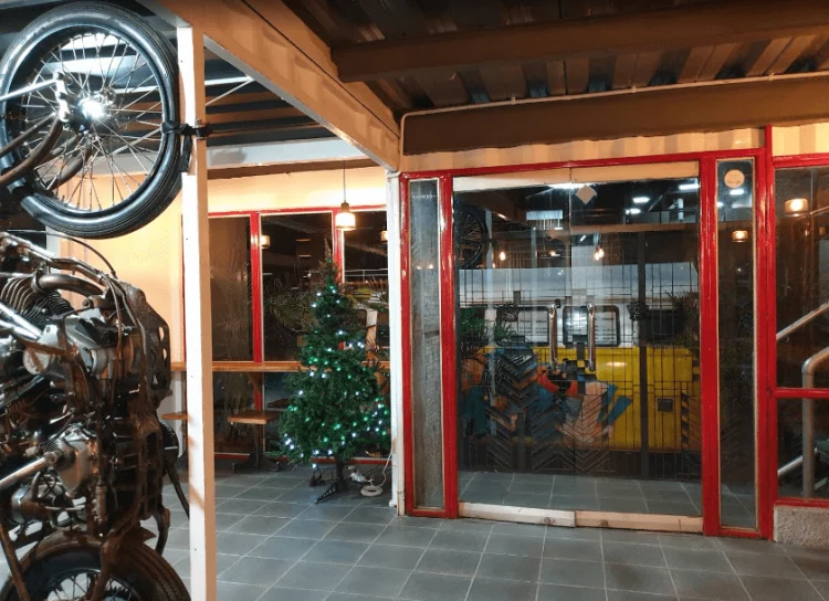Carburator Spring Cafe - tempat nongkrong di Tangerang, Tempat Nongkrong di Tangerang yang Murah, Tempat Nongkrong Malam di Tangerang, Tempat Nongkrong di Pamulang, Cafe Romantis di Tangerang, Tempat Nongkrong di Tangerang Selatan, Tempat Nongkrong di Tangerang
