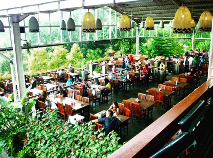 Cimory on The Valley via IG @nat_trs, 1. Pondok Kopi Umbul Sidomukti, 2. Laker’s Resto (Zonk), 3. Resto The Tavern (Non Halal), 4. KoenoKoeni Café Gallery, 5. D’Blasteran “Nostalgia Rasa”, 6. Eastmen Coffee House, 7. Kedai Amarta, 8. Lind’s Ice Cream Café & Resto, 9. Joglo Agung Resto and Gallery, 10. Strada Coffee, 11. Sakapatat Beer Garden & Resto (Non Halal), 12. The Blue Lotus Coffee House & Restaurant, 13. Converso Coffee & Eatery, 14. Anantari Coffee, 15. RV cafe 24 hours & Swingle Bar, 16. Valle Pizza E Resto, 17. The Hills Dining Restaurant, 18. Tower Cafe (Zonk), 19. Antara Kata Coffee, 20. Han’s Kopi, 21. Mr. K Café Gombel, 22. Bleu Sky Lounge, 23. Tepian Kopi, 24. Beachday, 25. HW Livehouse Semarang, 26. Layang Layang Resto & Rooftop Bar, 27. Nine Yards, 28. Cimory on The Valley, 29. Hazelnut Resto dan Coffee