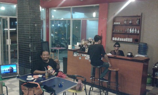 Coffee Shop DnA via Tripadvisor, 1. Alun – Alun Kabupaten Sidoarjo, 2. The Rooster Coffee, 3. Wachitoo Coffee, 4. 45 Coffee Shop Grha Kopi Nusantara, 5. Jon’s Cafe #TamanPinang, 6. Kedai Tepi Teras, 7. Jungkir Balik Coffee, 8. Makmu Sidoarjo, 9. The Little A Coffee Shop, 10. Bonk Cafe, 11. Vox Populi Coffee, 12. Ame Coffee, 13. Kofibrik Diponegoro Sidoarjo, 14. Abah Choi Kopi Sidoarjo, 15. Tempat Kumpul Cafe, 16. Dna Coffee Distrik HK, 17. Crita Lama Kopi, 18. Omah Oeti Tempat Makan dan Ngopi, 19. Indische 1931 Coffee &amp; Roaster, 20. Shuga Cafe, 21. House Of Dorkas (HOD), 22. LB Street Cafe (Tutup), 23. Cafe Kayu Manis, 24. Dolomiti Ice Cream &amp; Resto, 25. Fresh Milk Sidoarjo, 26. Kopi kimi, 27. Pagi Pagi Coffee &amp; Eatery, 28. KOPI SOWAN, 29. Vox Populi Coffee And Eatery, 30. Manis ae Coffee &amp; Space, 31. D’payung, 32. Warung’E Dony, 33. Kedai Ahmed, 34. Katfe Sedati, 36. Gila Kopi Prospero, 37. Angkringan Pendopo Wetan