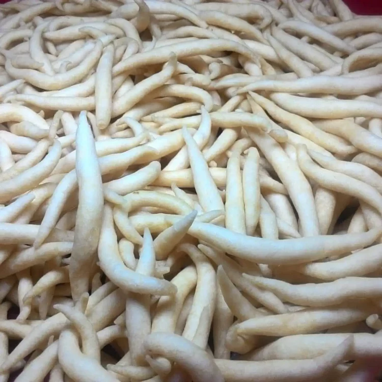Culut Keju via Instagram.com @nithingthing - Oleh-oleh khas Pekanbaru, 1. Pastel Ikan Patin , 2. Lempuk Durian , 3. Dodol Kedondong , 4. Keripik Nanas, 5. Lopek Legi, 6. Peyek Jangkrik, 7. Viz Cake, 8. Kue Bangkit , 9. Bolu Kemojo , 10. Ikan Asap Selais , 11. Batik Khas Pekanbaru, 12. Kaos, 13. Pancake Durian, 14. Souvenir (Gantungan Kunci), 15. Lopek Bugi, 16. Salai Ikan Patin, 17. Kerupuk Ikan Tenggiri, 18. Kacang Pukul, 19. Roti Jala, 20. Amplang Tenggiri, 21. Bolu Pisang, 22. Dodol Ketan Hitam, 23. Kerupuk Cabe, 24. Kue Sus Mr. Cream Puff, 25. Kue Talam Durian, 26. Culut Keju