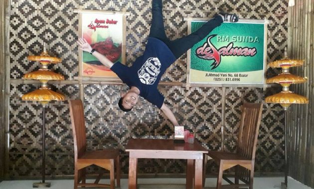 De Salman Resto via IG @hendra_1sah, 1. Cimory Riverside, 2. Momomilk Barn, 3. Lusso Cafe &amp; Resto, 4. Saung Kuring, 5. De Leuit, 6. Toge Goreng Mang Gebro, 7. Lemongrass, 8. Rumah Air Bogor, 9. Death By Chocolate Bogor (TUTUP), 10. Nicole’s Kitchen &amp; Lounge, 11. Pia Apple Pie, 12. Two Stories, 13. Warung Gumbira, 14. Bale Kabayan (TUTUP), 15. Cafe Gumati, 16. Kedai Soto Ibu Rahayu, 17. Laksa Bogor Gang Aut, 18. Bakso Kikil Pak Jaka, 19. DGlock, 20. Daily Dose Coffee &amp; Eatery, 21. Monarchy Bistro, 22. Cafe Dedaunan, 23. Kedai Kita, 24. Sop Buntut Mang UU, 25. Meranti Restaurant, 26. De Saung, 27. Daiji Ramen, 28. Cabana Café, 29. Food Gallery BTM, 30. Boogie Cafe, 31. Pondok Sate Tongseng Assalam, 32. Bakso PMI, 33. Resto Solo, 34. Warung Tam@n, 35. Mie Ayam Baso Bangka “AL”, 36. Culinaire Van Bogor, 37. Ah Poong (Pasar Apung Sentul City) Food Court, 38. Peppino House Resto, 39. Royal Bakery &amp; Café, 40. Lemon8 Cafe, 41. The Place, 42. Toastea Cafe, 43. De Salman Resto, 44. Lusso Café &amp; Resto, 45. Cyrano Café, 46. Waroenk Talubi, 47. Gurih 7 Bogor – Saung Lesehan &amp; Kuliner Sunda