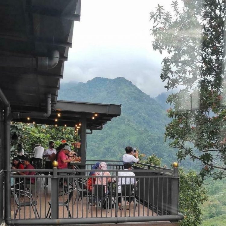 Edensor Hills Cafe & Resto, Tempat Ngopi Enak di Bogor, Tempat Ngopi Murah di Bogor, Tempat Ngopi Unik di Bogor, Tempat Ngopi Favorit di Daerah Bogor, Tempat Ngopi 24 Jam di Bogor
