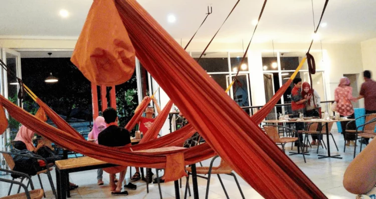 Hammock Cafe, Tempat Nongkrong di Tangerang yang Murah, Tempat Nongkrong Malam di Tangerang, Tempat Nongkrong di Pamulang, Cafe Romantis di Tangerang, Tempat Nongkrong di Tangerang Selatan, Tempat Nongkrong di Tangerang