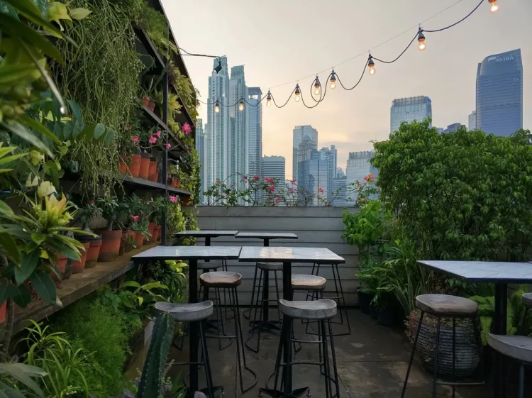 Hause Rooftop via Zomato, 1. Filosofi Kopi, 2. Warung MJS, 3. Lucky Cat Coffee & Kitchen, 4. Anomali Coffee, 5. Mamma Rosy, 6. Walking Drums, 7. Brown Fox Waffle & Coffee, 8. Twin House Cipete, 9. REN Coffee & Eatery, 10. Dia.Lo.Gue, 11. Toodz House, 12. Warung Nagih, 13. Pison Coffee Jakarta, 14. Dua Coffee Shop, 15. Hause Rooftop, 16. First Crack Coffee, 17. 1/15 – One Fifteenth Coffee, 18. Crematology Coffee Roaster, 19. Tanamera Coffee, 20. Kopi Manyar, 21. Pochajjang Korean BBQ Gandaria, 22. Six Ounces Coffee Panglima Polim, 23. Eighty Nine Eatery, Coffee & Spirits, 24. Kopi Bajawa Flores NTT, 25. Fillmore Coffee, 26. Sagaleh Coffee, 27. Pigeonhole Coffee, 28. Kampoeng Gallery, 29. Trafique Lifestyle Hub, 30. FJ On 7, 31. BEAU Bakery, 32. Warung Pedes, 33. Lobbyn Kitchen and Bar, 34. Up All Might, 35. Pasar Santa, 36. Sophie Authentique, 37. Lukulokal, 38. Monochrome Coffee Roastery, 39. Happiness Kitchen & Coffee Plaza Blok M
