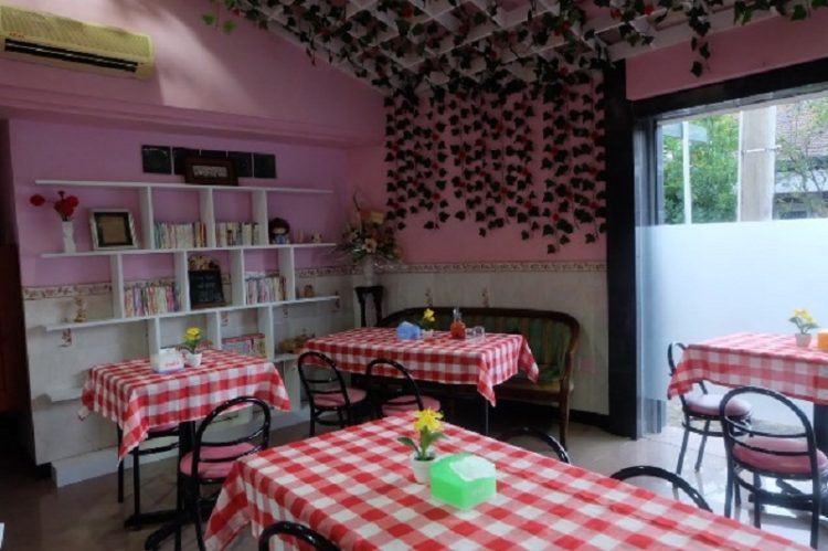 Homu Cafe , Tempat Makan Enak di Surabaya, Tempat Makan Berupa Cafe di Surabaya, Tempat Wisata di Surabaya , Oleh-oleh Khas Surabaya , Makanan Khas Surabaya 