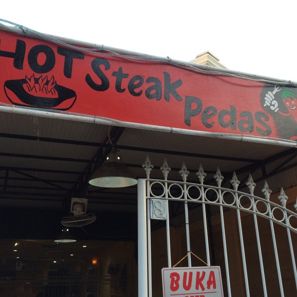 Hot Steak Pedas via Foursuare, Tempat Makan Enak di Surabaya, Tempat Makan Berupa Cafe di Surabaya, Tempat Wisata di Surabaya , Oleh-oleh Khas Surabaya , Makanan Khas Surabaya 