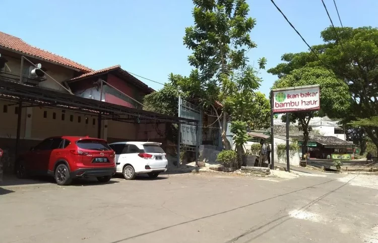 Ikan Bakar Bambu Haur, 1. Kampoeng Koneng, 2. Ikan Bakar Dalam Bumbu Karimata, 3. Talaga Kuring, 4. Gurame Cobek Mang Dayat, 5. RM. Warung Jambu Ibu HJ. Nyai, 6. Warung Sunda Sambal Dower, 7. Restoran Tumbar Jinten, 8. Mang Kabayan, 9. Warung Nasi Ampera, 10. Ikan Bakar Bambu Haur, 11. Ayam Kampung Neng Lela, 12. Parahyangan Hill, 13. Sop Djanda Special Sate Maranggi