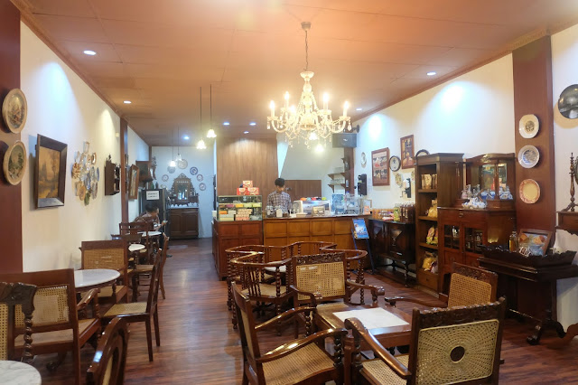 Imah Nini Café dan Galery via APsfoodjournal.blogspotcom, Tempat Ngopi Enak di Bogor, Tempat Ngopi Murah di Bogor, Tempat Ngopi Unik di Bogor, Tempat Ngopi Favorit di Daerah Bogor, Tempat Ngopi 24 Jam di Bogor