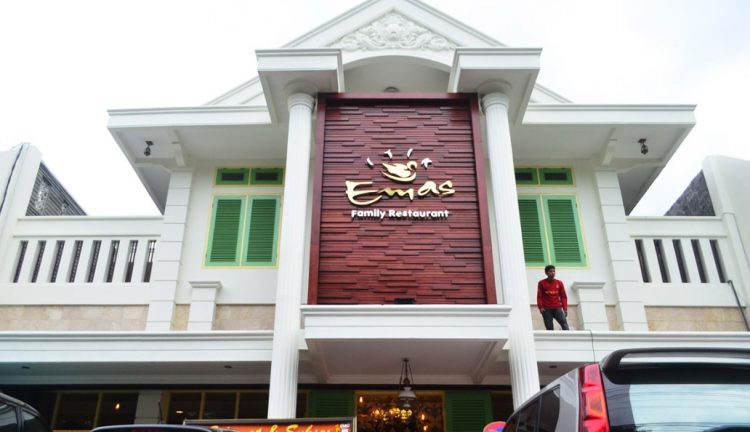 Itik Emas Resto, 1. Eling Bening, 2. Nestcology Land of Gastronomy, 3. Rice and Shine, 4. Sop Iwak (Sowak), 5. Sate Taichan Naga, 6. Waroeng Semawis, 7. Angkringan Ampiran 3, 8. Mangut Welut Warung Bu Nasima, 9. Bebek Goreng Pak Thori, 10. Soto Bangkong, 11. TCO Resto Steak and Seafood, 12. Gulai Kepala Ikan Pak Untung, 13. Gudeg Abimanyu, 14. Pujasera Simpang Lima, 15. Toko Oen, 16. Nasi Kucing Pak Gik, 17. Pesta Keboen, 18. Gama Ikan Bakar dan Seafood, 19. Gama Candi Resto, 20. KoenoKoeni Café Gallery, 21. White Rabbit Dessert, 22. Nasi Ayam Bu Widodo, 23. Kedai Beringin, 24. Ikan Bakar Cianjur, 25. Kampoeng Menara Resto, 26. Hanamasa, 27. Social Canteen, 28. Rustico Kitchen and Bar, 29. Mie Clubbing, 30. Met Duck Brunch & Dinner, 31. Itik Emas Resto, 32. The Salt Resto and Bar, 33. Seven Bistro & Cafe, 34. Sambal Sereh, 35. Richeese Factory, 36. Food Court Java Mall, 37. Seoul Palace, 38. Menur Bistro, 39. Stove Syndicate, 40. Warung Makan Mbok Nah, 41. Sambel Angklo, 42. Grill on Resto, 43. Waroeng Kaligarong, 44. The Hills Dining Restaurant, 45. Kampung Laut, 46. Bowery & Eastman, 47. AtoZ Bar Wine & Brasserie, 48. Tandhok Ribs & Coffee, 49. Sate Sapi Pak Kempleng, 50. Carnivore Sky Bar & Grill, 51. Sky Line Lounge & Exclusive Dining