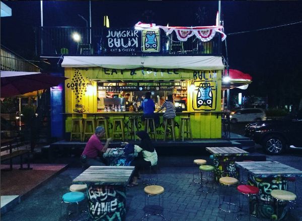 Jungkir Balik Coffee, 1. Alun – Alun Kabupaten Sidoarjo, 2. The Rooster Coffee, 3. Wachitoo Coffee, 4. 45 Coffee Shop Grha Kopi Nusantara, 5. Jon’s Cafe #TamanPinang, 6. Kedai Tepi Teras, 7. Jungkir Balik Coffee, 8. Makmu Sidoarjo, 9. The Little A Coffee Shop, 10. Bonk Cafe, 11. Vox Populi Coffee, 12. Ame Coffee, 13. Kofibrik Diponegoro Sidoarjo, 14. Abah Choi Kopi Sidoarjo, 15. Tempat Kumpul Cafe, 16. Dna Coffee Distrik HK, 17. Crita Lama Kopi, 18. Omah Oeti Tempat Makan dan Ngopi, 19. Indische 1931 Coffee &amp; Roaster, 20. Shuga Cafe, 21. House Of Dorkas (HOD), 22. LB Street Cafe (Tutup), 23. Cafe Kayu Manis, 24. Dolomiti Ice Cream &amp; Resto, 25. Fresh Milk Sidoarjo, 26. Kopi kimi, 27. Pagi Pagi Coffee &amp; Eatery, 28. KOPI SOWAN, 29. Vox Populi Coffee And Eatery, 30. Manis ae Coffee &amp; Space, 31. D’payung, 32. Warung’E Dony, 33. Kedai Ahmed, 34. Katfe Sedati, 36. Gila Kopi Prospero, 37. Angkringan Pendopo Wetan