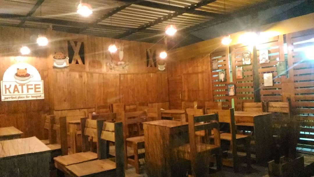 Katfe Sedati, 1. Alun – Alun Kabupaten Sidoarjo, 2. The Rooster Coffee, 3. Wachitoo Coffee, 4. 45 Coffee Shop Grha Kopi Nusantara, 5. Jon’s Cafe #TamanPinang, 6. Kedai Tepi Teras, 7. Jungkir Balik Coffee, 8. Makmu Sidoarjo, 9. The Little A Coffee Shop, 10. Bonk Cafe, 11. Vox Populi Coffee, 12. Ame Coffee, 13. Kofibrik Diponegoro Sidoarjo, 14. Abah Choi Kopi Sidoarjo, 15. Tempat Kumpul Cafe, 16. Dna Coffee Distrik HK, 17. Crita Lama Kopi, 18. Omah Oeti Tempat Makan dan Ngopi, 19. Indische 1931 Coffee &amp; Roaster, 20. Shuga Cafe, 21. House Of Dorkas (HOD), 22. LB Street Cafe (Tutup), 23. Cafe Kayu Manis, 24. Dolomiti Ice Cream &amp; Resto, 25. Fresh Milk Sidoarjo, 26. Kopi kimi, 27. Pagi Pagi Coffee &amp; Eatery, 28. KOPI SOWAN, 29. Vox Populi Coffee And Eatery, 30. Manis ae Coffee &amp; Space, 31. D’payung, 32. Warung’E Dony, 33. Kedai Ahmed, 34. Katfe Sedati, 36. Gila Kopi Prospero, 37. Angkringan Pendopo Wetan