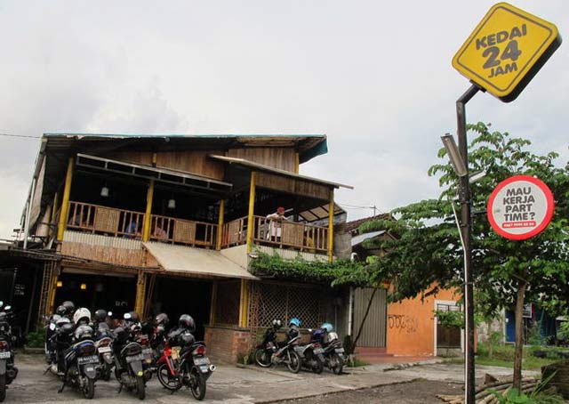 Kedai 24, Tempat Ngopi di Jogja Murah, Tempat Ngopi di Jogja Malam Hari, Tempat Ngopi Enak Jogja, Tempat Ngopi Terkenal di Jogja, Tempat Ngopi Unik Jogja, Tempat Ngopi Wifi Jogja, Tempat Nongkrong Ngopi Jajanan di Jogja, Rekomendasi Tempat Ngopi Hits di Jogja