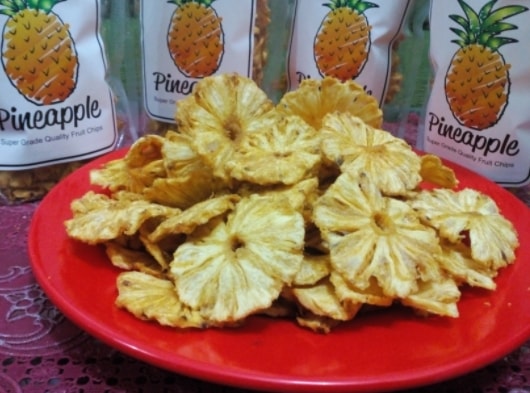 Keripik Nanas, 1. Pastel Ikan Patin , 2. Lempuk Durian , 3. Dodol Kedondong , 4. Keripik Nanas, 5. Lopek Legi, 6. Peyek Jangkrik, 7. Viz Cake, 8. Kue Bangkit , 9. Bolu Kemojo , 10. Ikan Asap Selais , 11. Batik Khas Pekanbaru, 12. Kaos, 13. Pancake Durian, 14. Souvenir (Gantungan Kunci), 15. Lopek Bugi, 16. Salai Ikan Patin, 17. Kerupuk Ikan Tenggiri, 18. Kacang Pukul, 19. Roti Jala, 20. Amplang Tenggiri, 21. Bolu Pisang, 22. Dodol Ketan Hitam, 23. Kerupuk Cabe, 24. Kue Sus Mr. Cream Puff, 25. Kue Talam Durian, 26. Culut Keju
