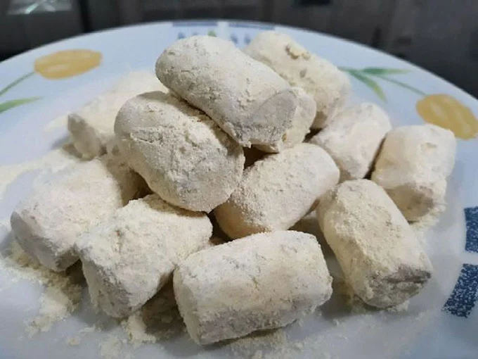 Kue Batang Buruk - Oleh-oleh Khas Batam, Oleh-oleh khas Batam, Pusat Oleh Oleh Khas Batam, Toko Oleh-Oleh Khas Batam, Toko Kue di Batam, Oleh Oleh Khas Batam Online
