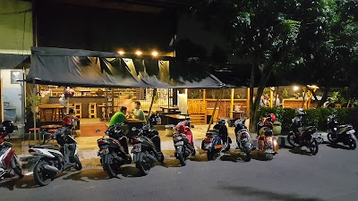 LB Street Cafe via VYmaps - Tempat Nongkrong di Sidoarjo, 1. Alun – Alun Kabupaten Sidoarjo, 2. The Rooster Coffee, 3. Wachitoo Coffee, 4. 45 Coffee Shop Grha Kopi Nusantara, 5. Jon’s Cafe #TamanPinang, 6. Kedai Tepi Teras, 7. Jungkir Balik Coffee, 8. Makmu Sidoarjo, 9. The Little A Coffee Shop, 10. Bonk Cafe, 11. Vox Populi Coffee, 12. Ame Coffee, 13. Kofibrik Diponegoro Sidoarjo, 14. Abah Choi Kopi Sidoarjo, 15. Tempat Kumpul Cafe, 16. Dna Coffee Distrik HK, 17. Crita Lama Kopi, 18. Omah Oeti Tempat Makan dan Ngopi, 19. Indische 1931 Coffee &amp; Roaster, 20. Shuga Cafe, 21. House Of Dorkas (HOD), 22. LB Street Cafe (Tutup), 23. Cafe Kayu Manis, 24. Dolomiti Ice Cream &amp; Resto, 25. Fresh Milk Sidoarjo, 26. Kopi kimi, 27. Pagi Pagi Coffee &amp; Eatery, 28. KOPI SOWAN, 29. Vox Populi Coffee And Eatery, 30. Manis ae Coffee &amp; Space, 31. D’payung, 32. Warung’E Dony, 33. Kedai Ahmed, 34. Katfe Sedati, 36. Gila Kopi Prospero, 37. Angkringan Pendopo Wetan