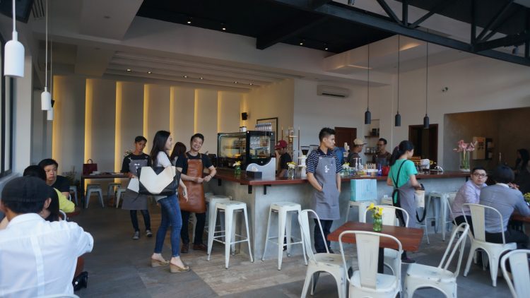 Let’s Go To Caturra Espresso via LauraAngelia - Tempat Ngopi di Surabaya Hits &amp; Kekinian, Coffee Shop Instagramable, 1. Volks Coffee, 2. Black Canyon Coffee, 3. My Kopi O , 4. Taman Bungkul , 5. Monopole Cafe Lab , 6. Coffee Toffee , 7. Libreria Eatery , 8. Oost Koffie &amp; Thee , 9. Calibre, 10. Drago La Brasserie , 11. Dante Coffee , 12. Grandfather Coffee Shop, 13. Yoi Kona, 14. Tropikal Coffee, 15. BlackBarn Coffee, 16. Tepi Barat Rumah Kopi (TBRK), 17. Historica Coffee &amp; Pastry, 18. Let’s Go To Caturra Espresso, 19. Kedai Kopi Espresso Bar (KEIKO) – Tutup!