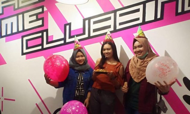 Mie Clubbing, 1. Eling Bening, 2. Nestcology Land of Gastronomy, 3. Rice and Shine, 4. Sop Iwak (Sowak), 5. Sate Taichan Naga, 6. Waroeng Semawis, 7. Angkringan Ampiran 3, 8. Mangut Welut Warung Bu Nasima, 9. Bebek Goreng Pak Thori, 10. Soto Bangkong, 11. TCO Resto Steak and Seafood, 12. Gulai Kepala Ikan Pak Untung, 13. Gudeg Abimanyu, 14. Pujasera Simpang Lima, 15. Toko Oen, 16. Nasi Kucing Pak Gik, 17. Pesta Keboen, 18. Gama Ikan Bakar dan Seafood, 19. Gama Candi Resto, 20. KoenoKoeni Café Gallery, 21. White Rabbit Dessert, 22. Nasi Ayam Bu Widodo, 23. Kedai Beringin, 24. Ikan Bakar Cianjur, 25. Kampoeng Menara Resto, 26. Hanamasa, 27. Social Canteen, 28. Rustico Kitchen and Bar, 29. Mie Clubbing, 30. Met Duck Brunch & Dinner, 31. Itik Emas Resto, 32. The Salt Resto and Bar, 33. Seven Bistro & Cafe, 34. Sambal Sereh, 35. Richeese Factory, 36. Food Court Java Mall, 37. Seoul Palace, 38. Menur Bistro, 39. Stove Syndicate, 40. Warung Makan Mbok Nah, 41. Sambel Angklo, 42. Grill on Resto, 43. Waroeng Kaligarong, 44. The Hills Dining Restaurant, 45. Kampung Laut, 46. Bowery & Eastman, 47. AtoZ Bar Wine & Brasserie, 48. Tandhok Ribs & Coffee, 49. Sate Sapi Pak Kempleng, 50. Carnivore Sky Bar & Grill, 51. Sky Line Lounge & Exclusive Dining