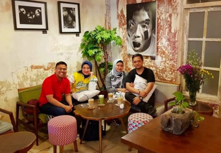Ninety Degrees Coffee - 49 Cafe di Tebet yang Hits & Instagramable, Asyik Buat Nongkrong, 1. Fat Bubble Tebet , 2. Nasi Goreng Mafia, 3. Frenchie Tebet, 4. Taco Cantina, 5. Kavarna Grill & Coffee, 6. Fish Bomber Seafood Cafe, 7. Tebet 39, 8. Comic Cafe, 9. Ground Up Delicatessen, 10. Kopi Nako, 11. Selawaktu Coffee, 12. Sekedar Kopi, 13. Orka Coffee, 14. Kopi Gelas Kedua, 15. Ren Coffee and Eatery, 16. Kopi Lima Detik, 17. Saturasi Kopi, 18. Relung Kopi, 19. Ben Kopi, 20. Colony Coffee & Resto Tebet, 21. My Coffee Tebet, 22. D’Bubbles Shisha Cafe Tebet, 23. Cafe Tebet 27 – RESTO and SHISHA, 24. Sleepless Owls, 25. Kopikina Coffee Roaster, 26. Coffite, 27. MUG Coffee Tebet, 28. Cerita COFFEE, 29. Darling Habit Bake & Butter, 30. Gora Coffee & Eatery Tebet, 31. Kopi Buntu, 32. STUDIO COFFEE JKT, 33. Kopi Kotak Tebet, 34. TORAJA COFFEE HOUSE, 35. KOPIMANA27, 36. Kopi Nako Tebet, 37. D’Connected Café, 38. Journey Coffee, 39. Rocketz Cafe, 40. KOPILOJIK, 41. Baristocrate Coffee & Things, 42. Coffee and Couple Cafe Tebet, 44. Ninety Degrees Coffee, 45. Point Coffee, 46. Dua Coffee @Tebet, 47. Sang Cafe Jakarta, 48. Ruang Kita Coffee, 49. Kedjora Coffee Tebet